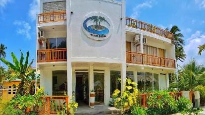 Island Break beachfront facade on Fulidhoo
